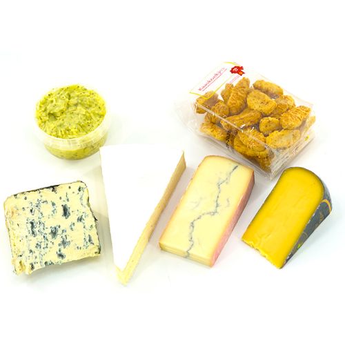 Kaasplank met Morbier, Roombrie, Trappisten, Saint Agur, kaaskoekjes en oude kaas pesto tapenade