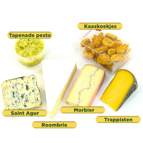 Kaasplank met Morbier, Roombrie, Trappisten, Saint Agur, kaaskoekjes en oude kaas pesto tapenade